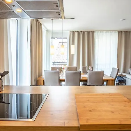 Grimming By Keyone Tauplitz