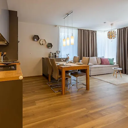 Apartment Grimming By Keyone Tauplitz