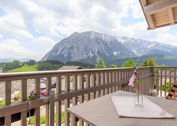 Grimming By Keyone Tauplitz